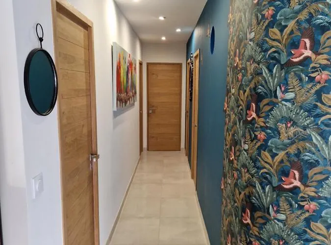 Poppies Villa: Beachside Luxury With Garden & Jacuzzi Ouistreham