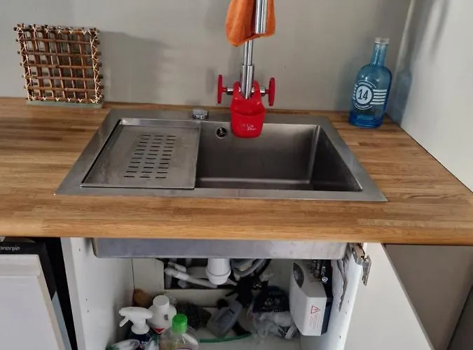 Poppies Villa: Beachside Luxury With Garden & Jacuzzi *